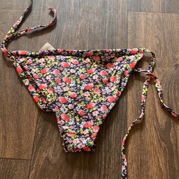 Little Flowers Bikini Bottom - Picture 2 of 3